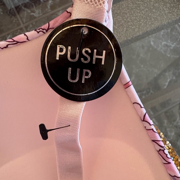 YMI NWT set of 3 Bras Pink, Black & Floral Bras . Push up size 44C - Picture 6 of 8